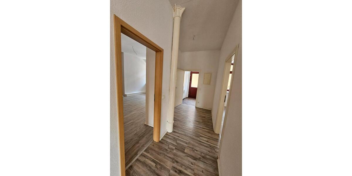 Erdgeschoßwohnung Crimmitschau - 4 Zimmer, 135 m&sup2;, 1.249&euro; | Angebot:24773905