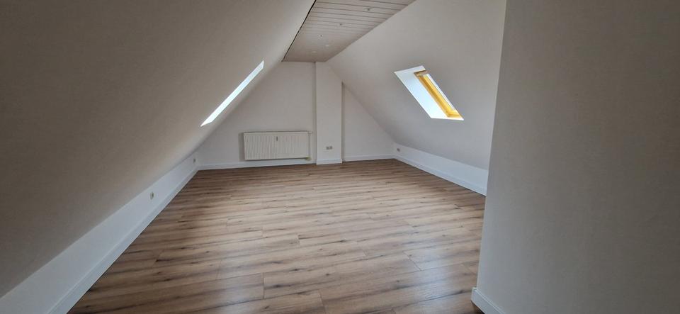 Dachgeschoßwohnung Hohenstein-Ernstthal Ernstthal - 5 Zimmer, 98 m&sup2;, 630&euro; | Angebot:25232383