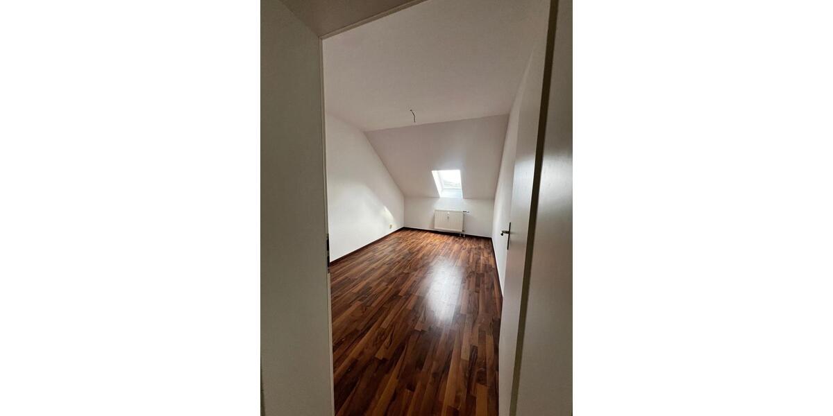 Dachgeschoßwohnung Zwickau - 3 Zimmer, 95 m&sup2;, 860&euro; | Angebot:25753754