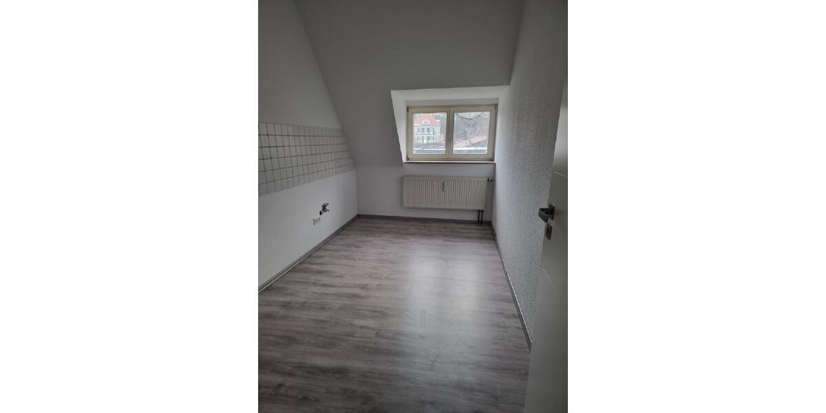 Dachgeschoßwohnung Glauchau - 3 Zimmer, 80 m&sup2;, 560&euro; | Angebot:24175157