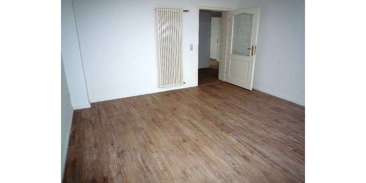 Etagenwohnung Reichenbach Friesen - 3 Zimmer, 62 m&sup2;, 300&euro; | Angebot:25929341