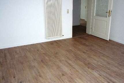 Wohnung Reichenbach Friesen - 3 Zimmer, 62 m&sup2;, 300&euro; | Angebot:25929341