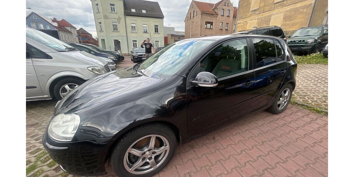 VW Golf 147.000 km 2.800 &euro; zwickau 08064