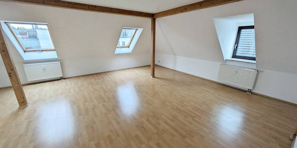 Etagenwohnung Zwickau Innenstadt - 3 Zimmer, 88 m&sup2;, 560&euro; | Angebot:26805946