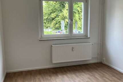 Wohnung Zwickau Neuplanitz - 2 Zimmer, 50 m&sup2;, 320&euro; | Angebot:26030495