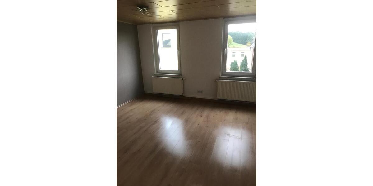 Etagenwohnung Oberlungwitz - 3 Zimmer, 68 m&sup2;, 240&euro; | Angebot:23502076