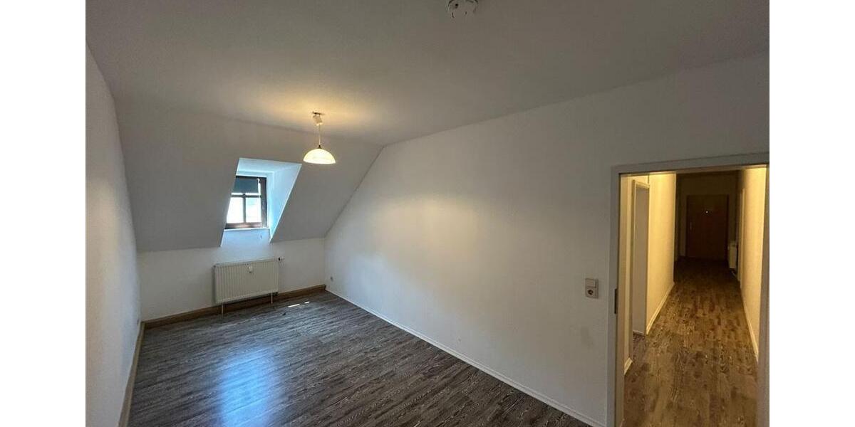 Dachgeschoßwohnung Zwickau - 3 Zimmer, 86 m&sup2;, 467&euro; | Angebot:17122451