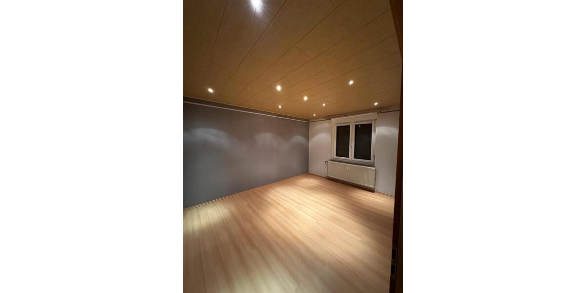 Hochparterre Zwickau Neuplanitz - 1 Zimmer, 28 m&sup2;, 280&euro; | Angebot:24222117