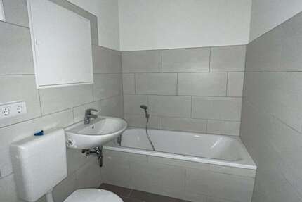 Wohnung Zwickau Neuplanitz - 1 Zimmer, 32 m&sup2;, 240&euro; | Angebot:22874803