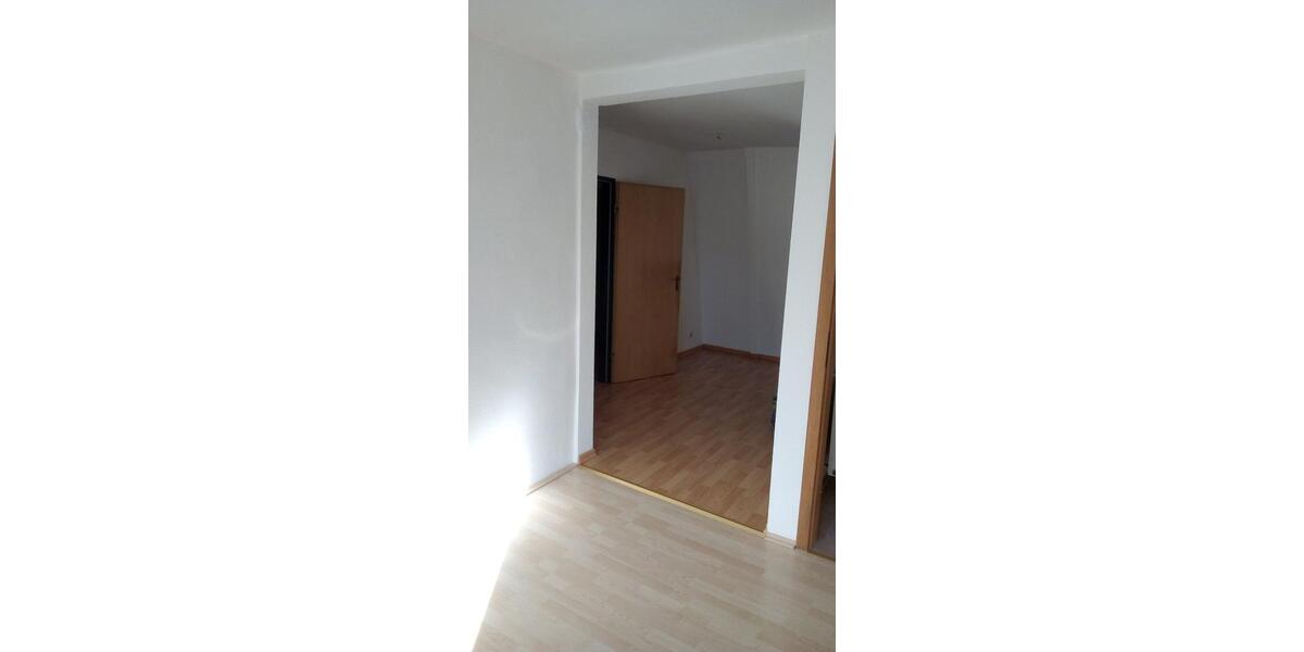 Dachgeschoßwohnung Glauchau - 2 Zimmer, 50 m&sup2;, 300&euro; | Angebot:25432917