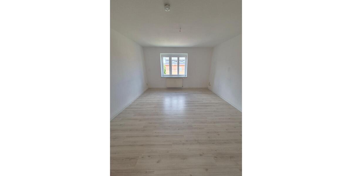 Etagenwohnung Glauchau - 3 Zimmer, 71 m&sup2;, 460&euro; | Angebot:23849643