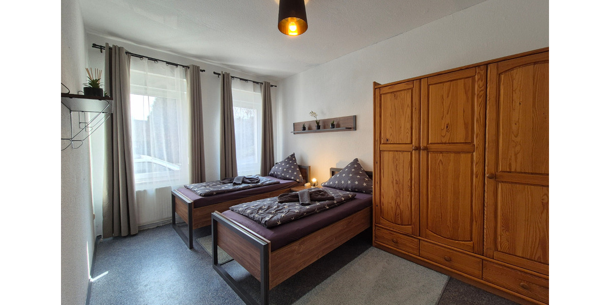 Erdgeschoßwohnung Crimmitschau - 3 Zimmer, 64 m&sup2;, 700&euro; | Angebot:24510395