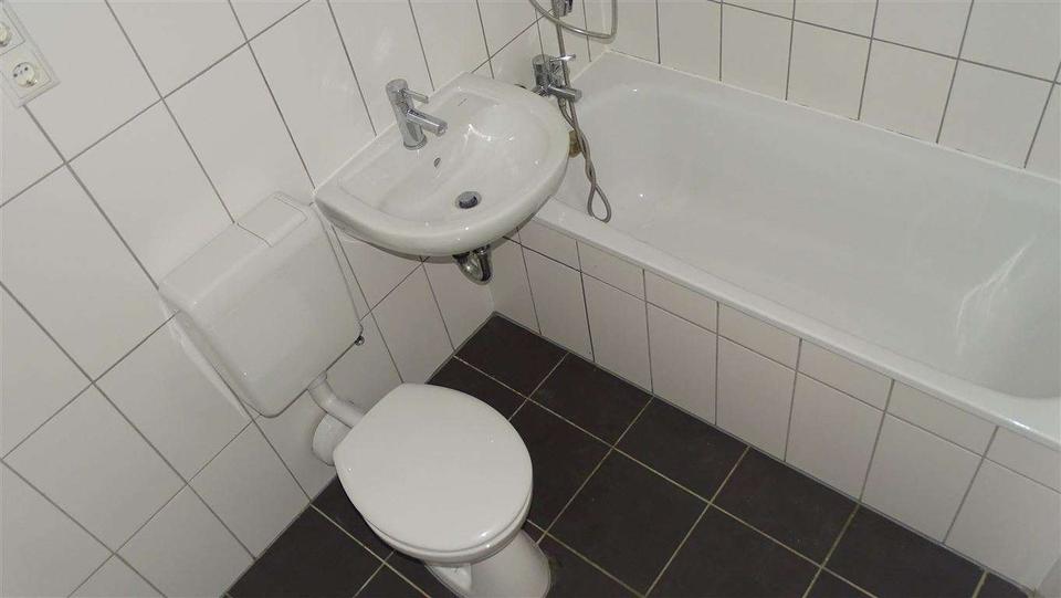 Etagenwohnung Reichenbach im Vogtland - 3 Zimmer, 69 m&sup2;, 305&euro; | Angebot:25918215