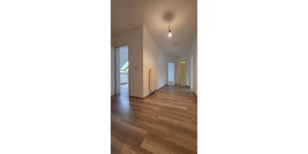 Dachgeschoßwohnung Zwickau Zwickau-Nord - 3 Zimmer, 66 m&sup2;, 380&euro; | Angebot:22307045