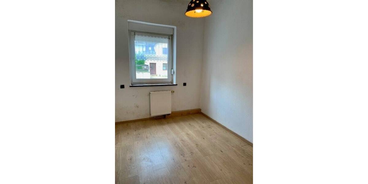Reihenendhaus Reichenbach - 6 Zimmer, 127 m&sup2;, 85.000&euro; | Angebot:25662050
