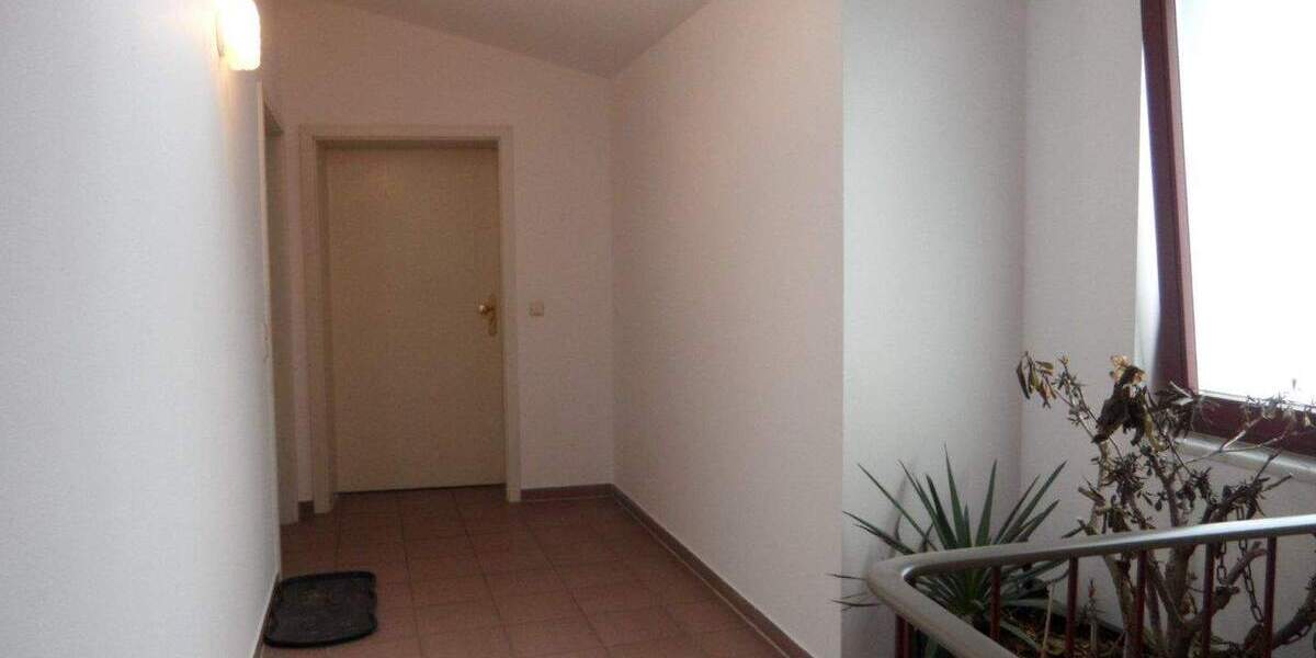 Etagenwohnung Zwickau Innenstadt - 2 Zimmer, 64 m&sup2;, 385&euro; | Angebot:25707517