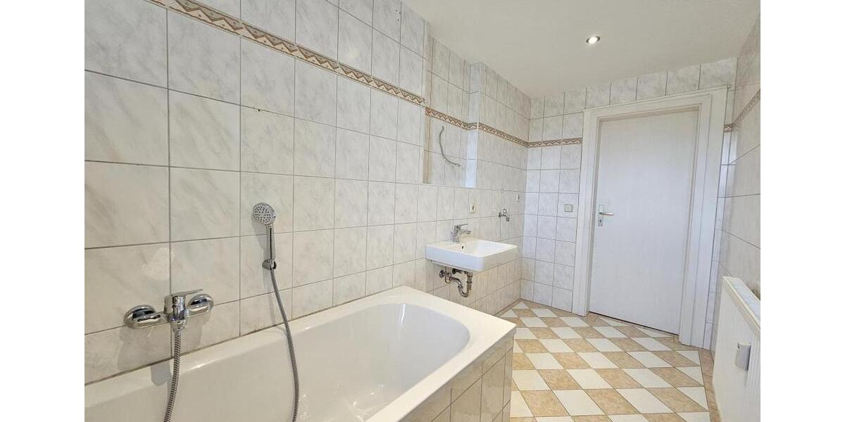 Dachgeschoßwohnung Aue-Bad Schlema Bad Schlema - 3 Zimmer, 84 m&sup2;, 463&euro; | Angebot:26251360