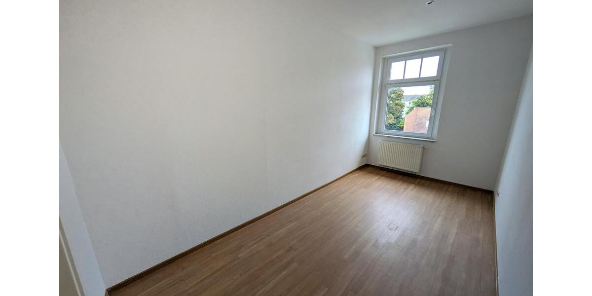 Etagenwohnung Zwickau - 8 Zimmer, 222 m&sup2;, 1.350&euro; | Angebot:25945632