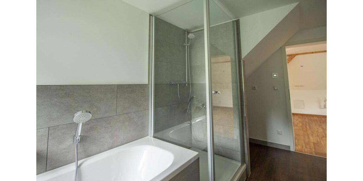 Etagenwohnung Rodewisch - 4 Zimmer, 98 m&sup2;, 910&euro; | Angebot:25626384