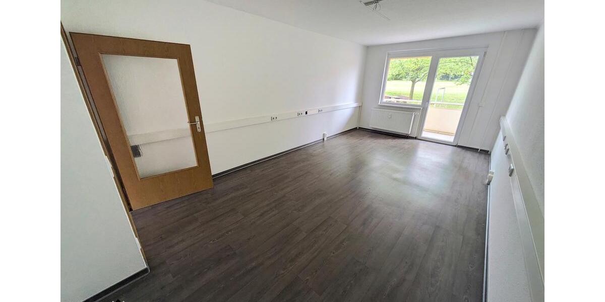 Etagenwohnung Limbach-Oberfrohna Oberfrohna - 3 Zimmer, 82 m&sup2;, 450&euro; | Angebot:26008244