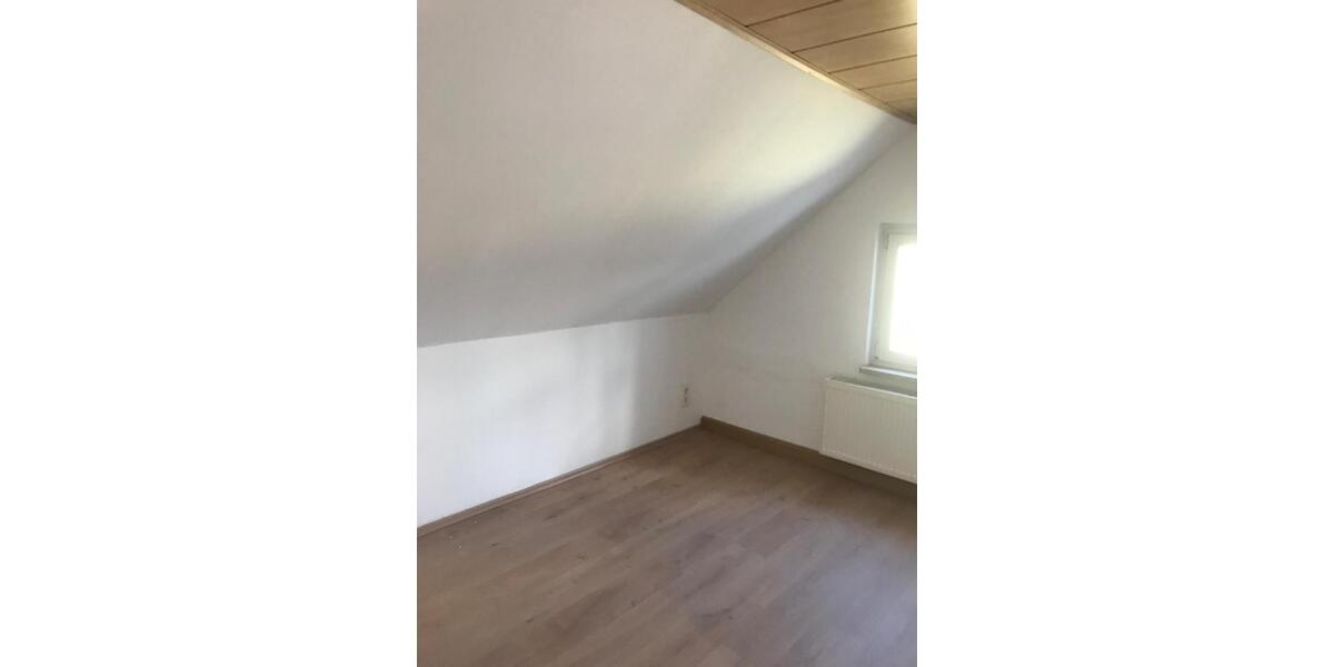 Etagenwohnung Oberlungwitz - 3 Zimmer, 68 m&sup2;, 240&euro; | Angebot:23502076