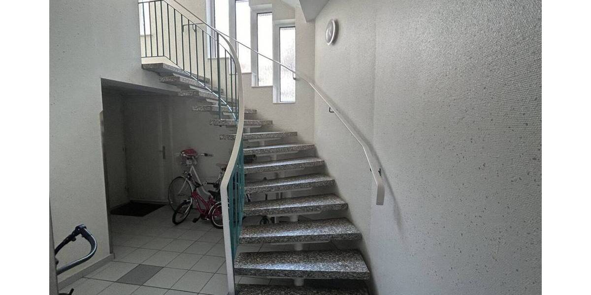 Etagenwohnung Zwickau Innenstadt - 3 Zimmer, 132 m&sup2;, 925&euro; | Angebot:25880935