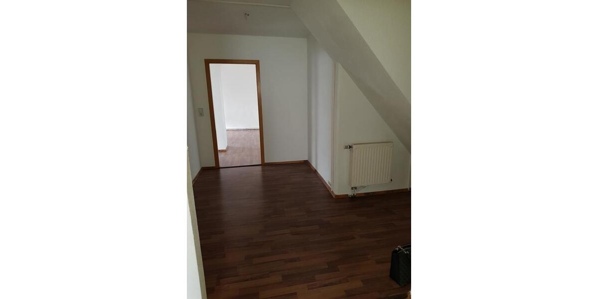 Dachgeschoßwohnung Glauchau - 4 Zimmer, 125 m&sup2;, 575&euro; | Angebot:25790173