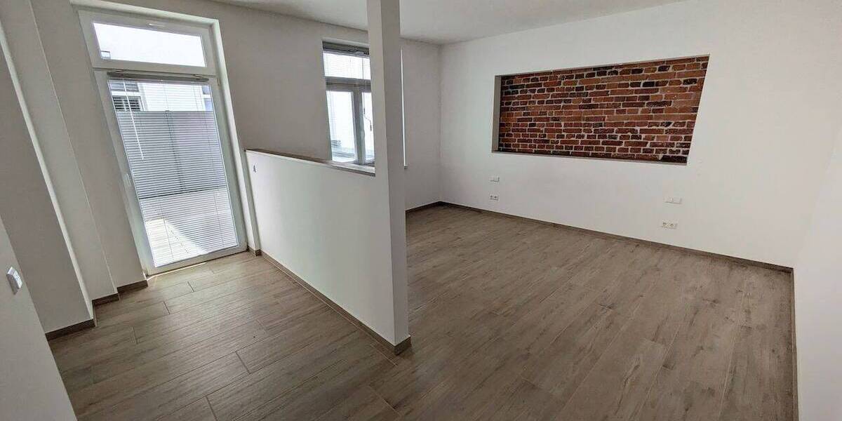 Etagenwohnung Zwickau Innenstadt - 2 Zimmer, 83 m&sup2;, 800&euro; | Angebot:25820188
