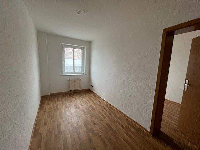 Etagenwohnung Zwickau Pölbitz - 4 Zimmer, 65 m&sup2;, 381&euro; | Angebot:25700613