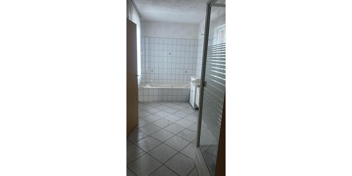 Etagenwohnung Greiz - 4 Zimmer, 105 m&sup2;, 600&euro; | Angebot:24757298