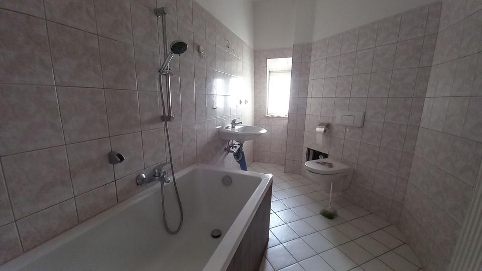 Etagenwohnung Crimmitschau - 3 Zimmer, 78 m&sup2;, 470&euro; | Angebot:25919809