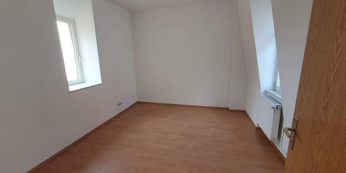 Etagenwohnung Schmölln - 2 Zimmer, 66 m&sup2;, 340&euro; | Angebot:25671830