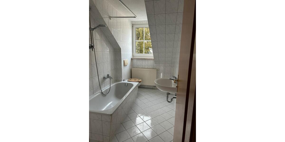 Dachgeschoßwohnung Treuen - 2 Zimmer, 42 m&sup2;, 411&euro; | Angebot:25189877