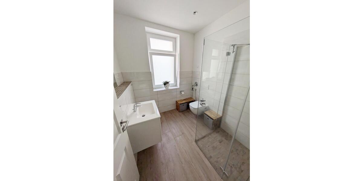 Etagenwohnung Zwickau - 2 Zimmer, 83 m&sup2;, 800&euro; | Angebot:25945650