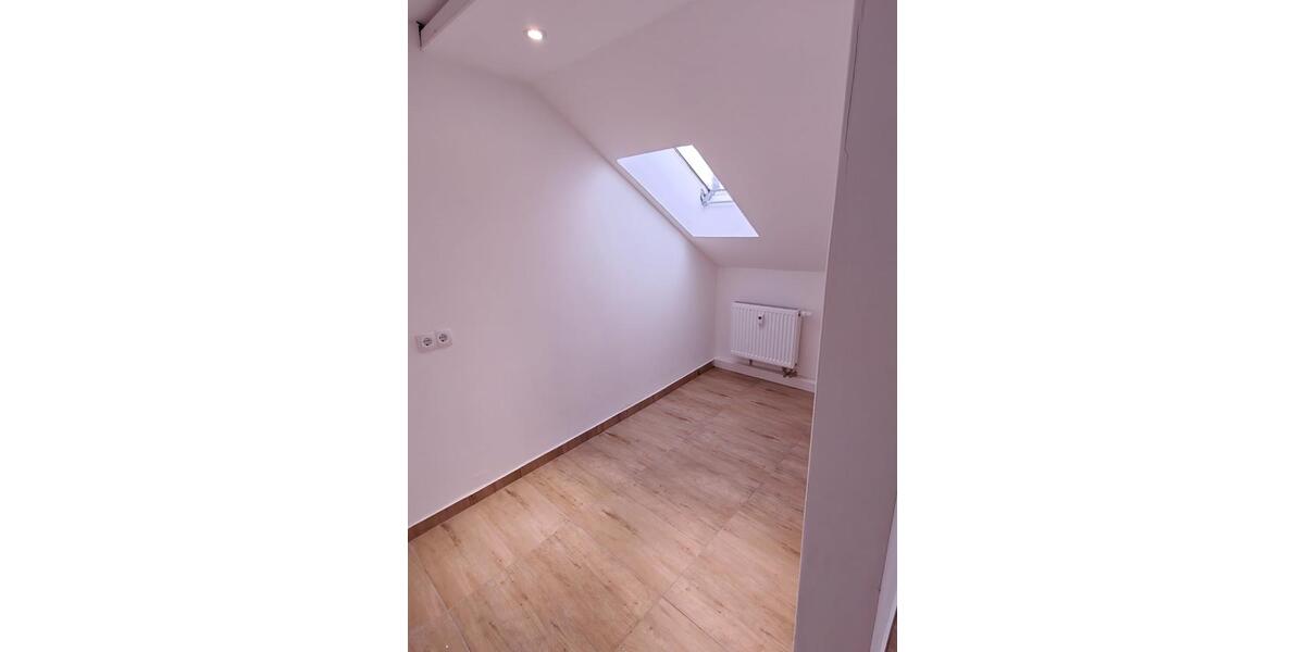 Dachgeschoßwohnung Crimmitschau - 3.5 Zimmer, 65 m&sup2;, 460&euro; | Angebot:25267386