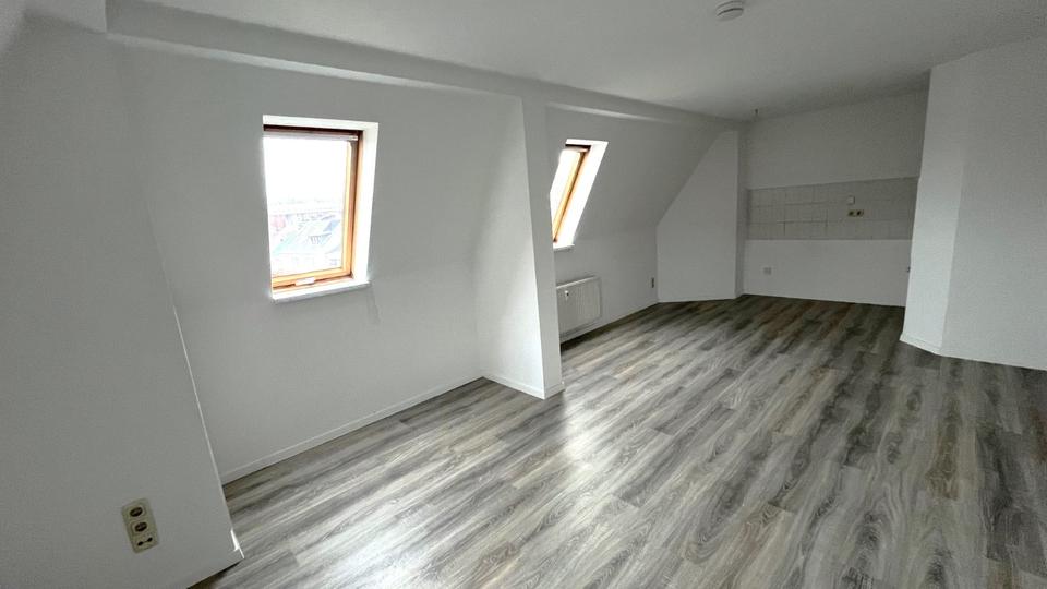 Dachgeschoßwohnung Werdau - 2 Zimmer, 35 m&sup2;, 200&euro; | Angebot:24817062