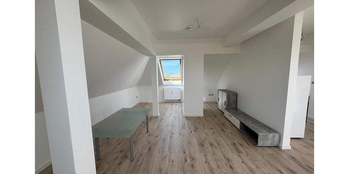 Dachgeschoßwohnung Zwickau - 2 Zimmer, 51 m&sup2;, 282&euro; | Angebot:26354993