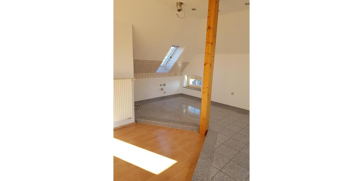 Dachgeschoßwohnung Hohenstein-Ernstthal Ernstthal - 3 Zimmer, 85 m&sup2;, 640&euro; | Angebot:25255010