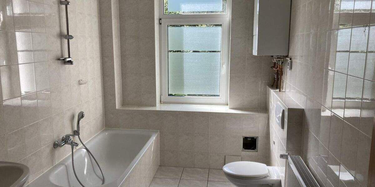 Etagenwohnung Zwickau Eckersbach - 3 Zimmer, 76 m&sup2;, 350&euro; | Angebot:25802813