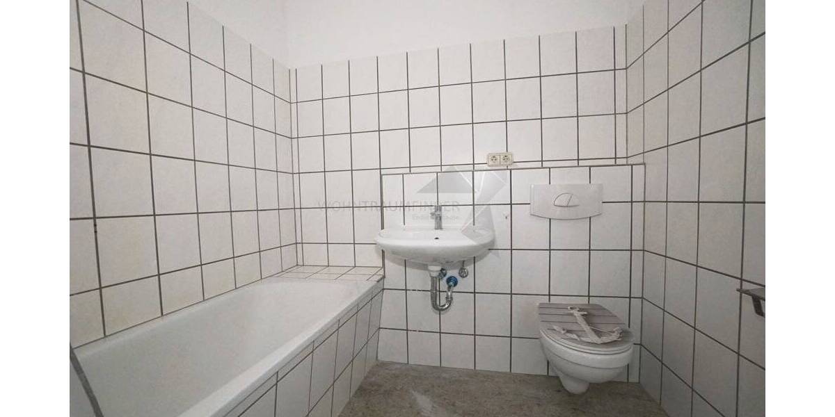 Etagenwohnung Zwickau Innenstadt - 3 Zimmer, 80 m&sup2;, 480&euro; | Angebot:25681406