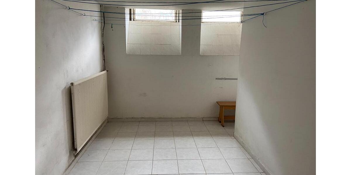 Etagenwohnung Reichenbach im Vogtland - 3 Zimmer, 83 m&sup2;, 480&euro; | Angebot:25351039