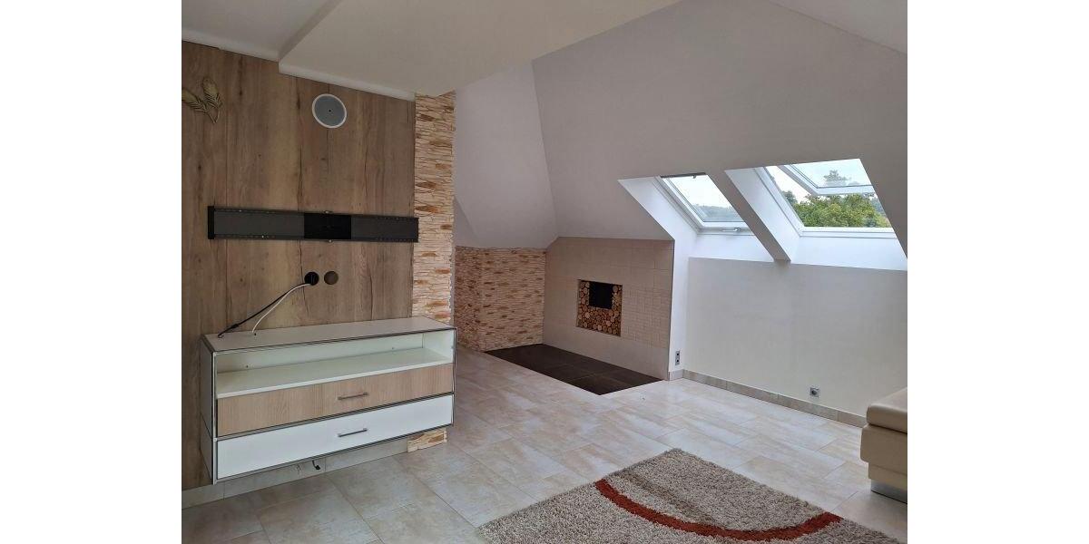 Dachgeschoßwohnung Zwickau - 2 Zimmer, 152 m&sup2;, 1.050&euro; | Angebot:26479906