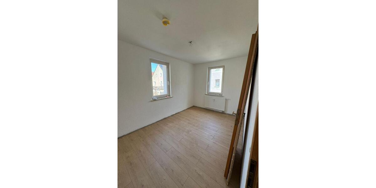 Etagenwohnung Glauchau - 4 Zimmer, 93 m&sup2;, 600&euro; | Angebot:26676962