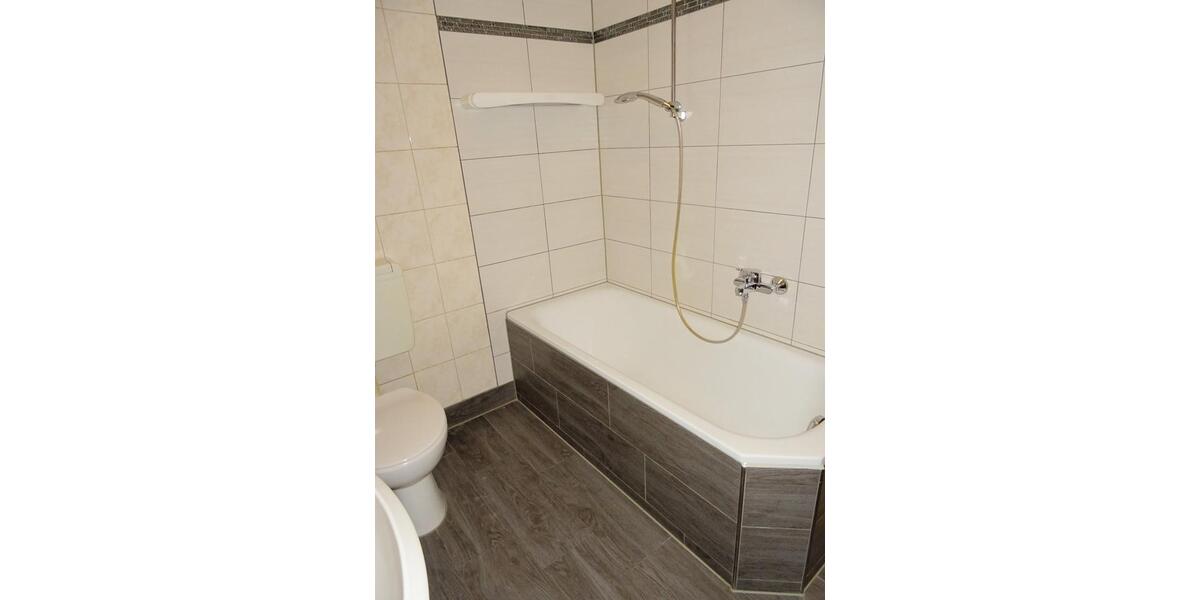 Etagenwohnung Werdau - 3 Zimmer, 82 m&sup2;, 450&euro; | Angebot:23438477