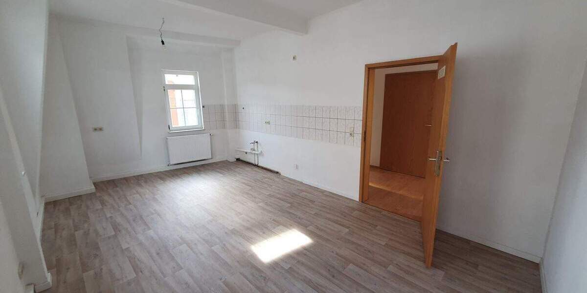 Etagenwohnung Schmölln - 2 Zimmer, 66 m&sup2;, 340&euro; | Angebot:25671830