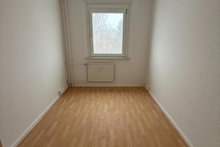 Wohnung Stollberg (Erzgebirge) - 4 Zimmer, 67 m&sup2;, 450&euro; | Angebot:24624039