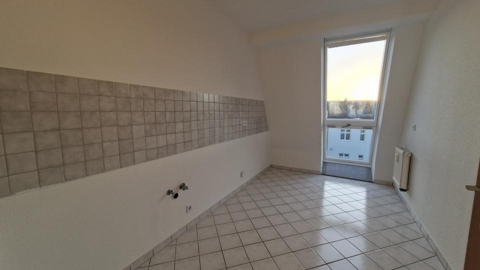 Dachgeschoßwohnung Zwickau - 2 Zimmer, 65 m&sup2;, 300&euro; | Angebot:25921314