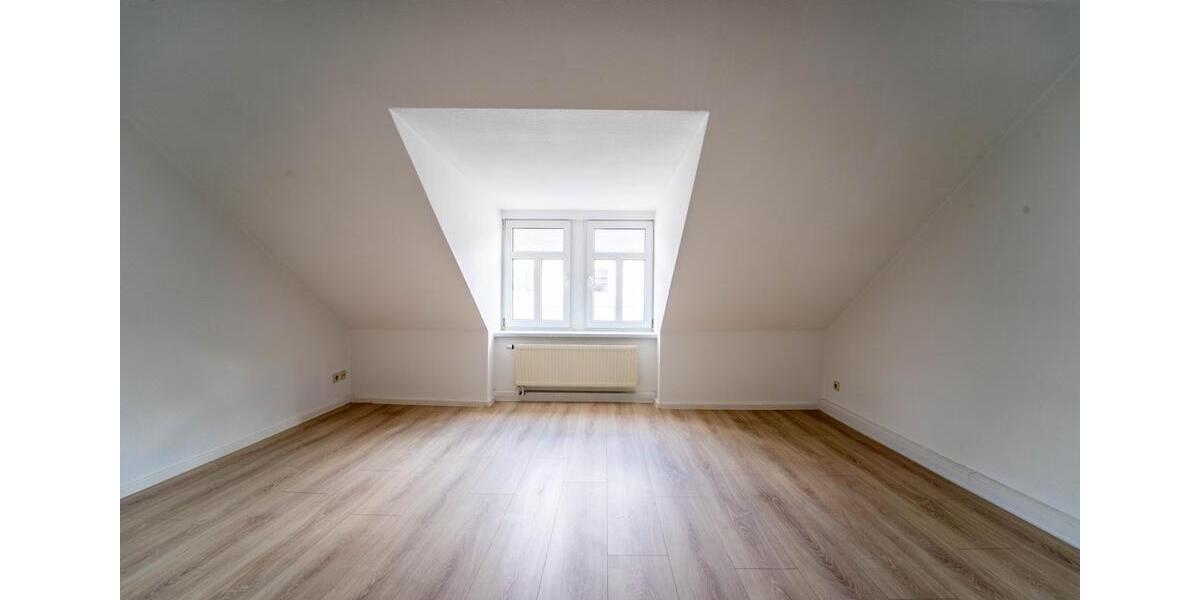 Dachgeschoßwohnung Limbach-Oberfrohna Oberfrohna - 4 Zimmer, 91 m&sup2;, 546&euro; | Angebot:25053007