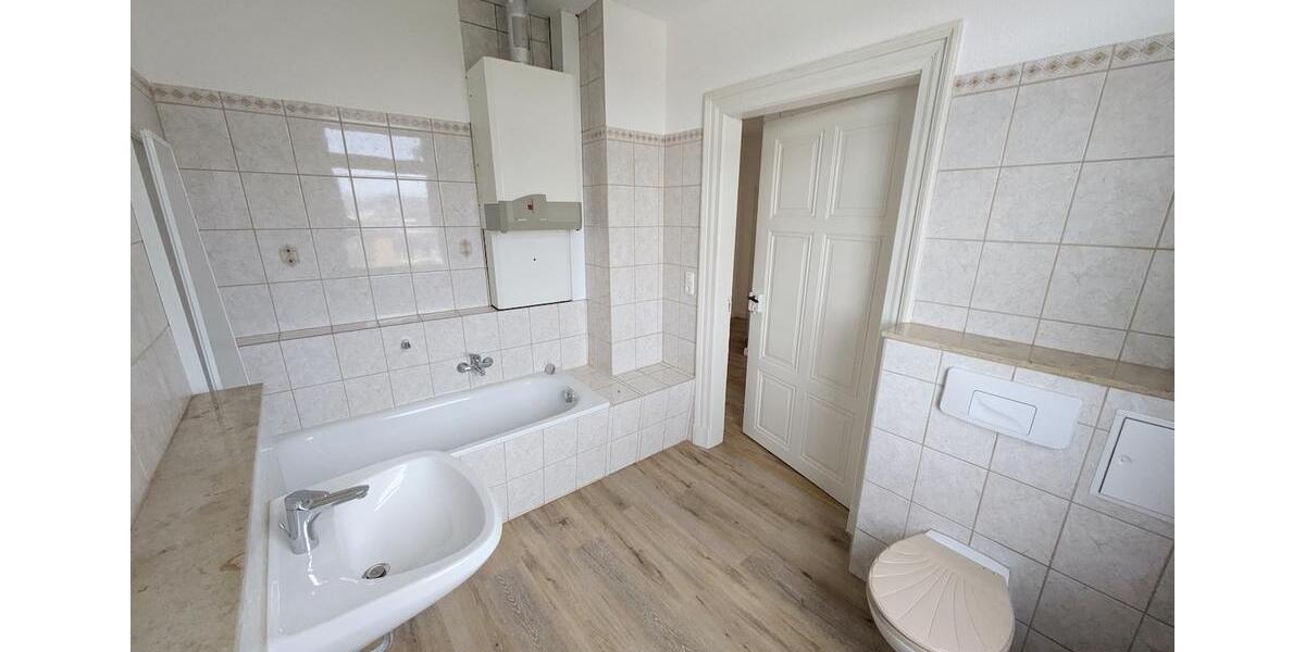 Etagenwohnung Meerane - 3 Zimmer, 85 m&sup2;, 400&euro; | Angebot:25945656