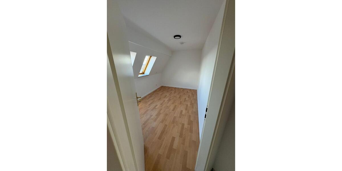 Dachgeschoßwohnung Zwickau Zwickau-West - 2 Zimmer, 35 m&sup2;, 230&euro; | Angebot:25219046